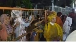Tiba di Makassar, Tangis Haru Sambut Kedatangan Jamaah Haji