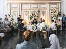 Hari Bahagia! Bupati Adipati Jadi Saksi Nikah Putri Sulung Staf Ahli Pemkab Way Kanan