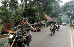 Ciptakan Kenyamanan Wilayah, Danramil 0602-12/Ciomas Bersama Kapolsek dan Camat Lakukan Patroli