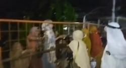 Tangis Haru Keluarga Sambut Kedatangan 393 Jamaah Haji Debarkasi Makassar di Asrama Sudiang