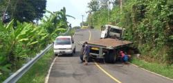 Gagal Nanjak, Truk Pembawa Genzet PT Gama Mundur di Cisolok Nyaris Timpa  Pengendara