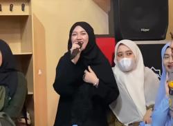 Happy Asmara Selawatan, 'Asmara Hancur Selawat Meluncur' Jadi Perbincangan