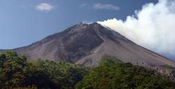 Melihat Dekat Sedekah Gunung Merapi Malam 1 Suro