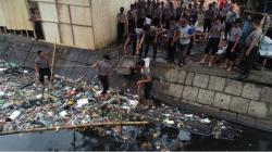 Cinta Lingkungan, Jajaran Polda Sulsel Bersihkan Sampah