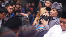 Anies Jenguk Cak Nun di RSUP Dr. Sardjito Didampingi Seorang Teman Tanpa Keriuhan