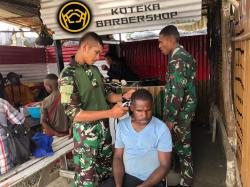 Koteka Barber Shop, Sensasi Layanan Potong Rambut Gratis di Ketinggian 2200 Mdpl