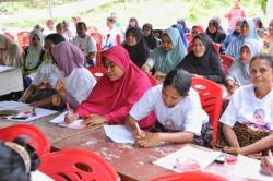 Peduli Pendidikan Masyarakat NTT  Orang Muda Ganjar Gelar Safari Buta Aksara di Ende