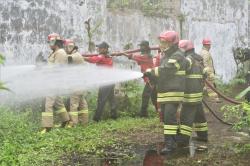 Kilang Cilacap Turunkan Tim Damkar dalam Latihan Penanggulangan Bencana