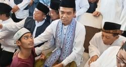 UAS Peluk hingga Cium Anak Disabilitas dan Doakan Anak Yatim di Surabaya, Agenda Lanjutan di Madura