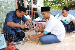 Kiai Muda Ganjar Ajak Warga Manfaatkan Limbah Kayu Jati