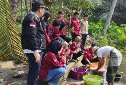 Melihat Kondisi UMKM, Kelompok 24 KKM Uniba Serang Kunjungi Sentra Pembuatan Tempe