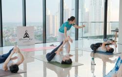 Whiz Luxe Hotel Spazio Surabaya Hadirkan Kelas Yoga