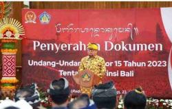 Gubernur Wayan Koster Terima Dokumen UU tentang Provinsi Bali, Diharapkan Meningkatkan Pendapatan