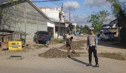 Inisiatif Perbaiki Jalan Rusak di Terminal Kefamenanu, ADPRD NTT Dolvi Kolo: Terima Kasih Polres TTU