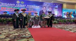 Prosesi Wisuda 1.633 Mahasiswa Unjani Diwarnai Momen Haru