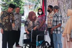 Penuhi Kebutuhan Disabilitas dan Lansia, Bupati Sleman Serahkan Bantuan Rp 300 juta