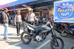 Praktis, Inovasi Satlantas Brebes Bongkar Knalpot Brong dengan Knalpot SNI