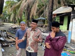 Haji Uma Kembali Kunjungi Pesantren Yang Terbakar di Meulaboh