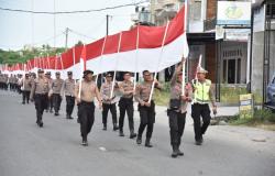 Polres Bireuen Kirab Bendera Merah Putih Sepanjang 100 Meter