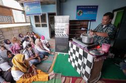 Ganjar Creasi Ajarkan Ibu-ibu Buat Yogurt