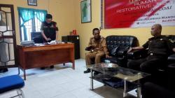 Buntut Ketua Bumdes Tersangka Korupsi, Penyidik Kejari Polman Geledah Kantor Desa Patampanua