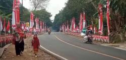 Meriah!  Warga Pandeglang Sisihkan Uang Rp10 Ribu Demi Kibarkan Bendera Merah Putih Sepanjang 4 Km