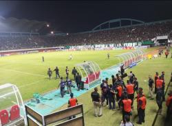 Ricuh! Suporter Tiba-tiba Masuk ke Lapangan, Pertandingan PSS Sleman vs Persija Berakhir