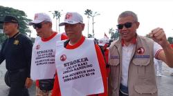 Tunjukkan Orang Stroke Bisa Sembuh,  Komar Jalan Kaki 403 Km dari Yogya ke Bandung Rayakan HUT RI