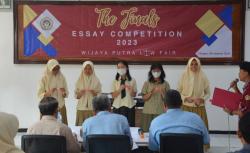 Fakultas Hukum UWP Gelar Final Essay Competition 2023 se-Surabaya Raya, Begini Serunya