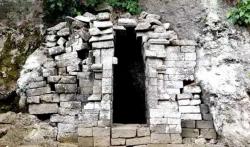 Candi Unik dan Bersejarah Berada di Atas Gunung Mojokerto, Tempat Pertapaan