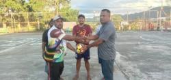 All Star Waena Beri Dukungan Bola Kepada Panitia Turnamen Futsal Pangkalan Ojek Buper