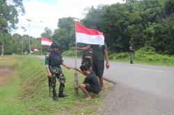 Satgas Pamtas Statis RI-PNG Yonif Raider Khusus 111/KB Ajak Masyarakat Pasang Bendera Merah Putih