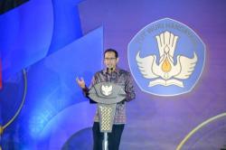 Tok! Nadiem Makarim Teken Aturan Anti-Kekerasan di Sekolah