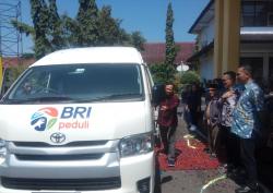 Universitas Kuningan Terima CSR Toyota Hiace untuk Layanan Pendidikan