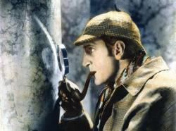 Kenapa Detektif Identik dengan Cangklong dan Kaca Pembesar