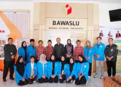 Sekolah Tinggi APMD Yogyakarta Mengantarkan Mahasiswa untuk Magang di Bawaslu DIY