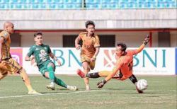 Debut Manis Uston Nawawi Tangani Persebaya, Bawa Bajul Ijo Menang dan Putuskan Tren Negatif