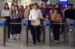 Presiden Ajak Pegiat Seni Jajal LRT Jabodebek