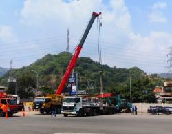 Breaking News! Crane Terguling di Pintu Masuk Dermaga Pelabuhan Merak, Sopir Terjepit