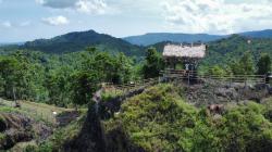 Gara-gara Warga Susah Sinyal, Kini Batu Burung Ayun Jadi Objek Wisata Terkenal