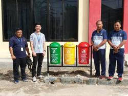 Semarak Kemerdekaan RI, WOM Finance Donasikan Tempat Sampah