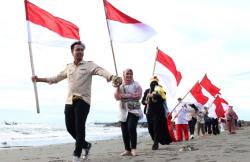 Komunitas Pecinta Hewan Kibarkan Merah Putih di Tugu Nol KM Banda Aceh