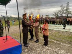 Jelang Detik-Detik HUT ke-78 RI, Dandim 1715/Yahukimo Pimpin Upacara Taptu dan Pawai Obor