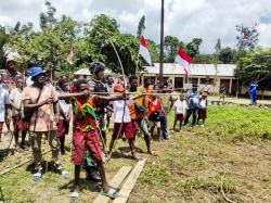 Masyarakat Sawiyatami Bersama Prajurit Satgas Yonif 122/TS Sambut Kemerdekaan dengan Semangat Juang