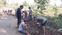 Warga Desa Alasnyiur Probolinggo, Peringati HUT ke-78 RI dengan Pembangunan