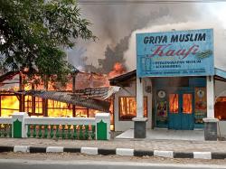 Diduga Konsleting Listrik, Warung Legendaris Soto Girin di Sragen Ludes Terbakar