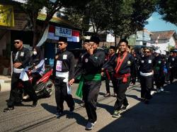 Maraknya Perkelahian Antar Perguruan Silat, di Bangilan Gerak Jalan Antar Perguruan Cinta Damai