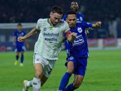 Diwarnai 2 kartu merah, PSIS  Takluk oleh Persib  Bandung 1-2