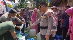 Dampak Kekeringan Berkepanjangan, Kapolres Sragen bantu Air Bersih di 5 Desa
