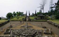 Candi Cetho Peninggalan Majapahit yang Dibangun di Atas Awan, Ini 5 Fakta Menariknya!